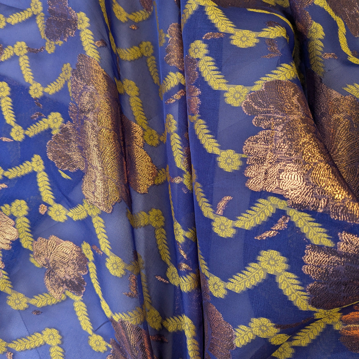 Chiffon · Fil Coupé · Seide, Lurex · Ornament · Kupfer und Grüntöne · 155 cm · 60 g/m² · Meterware