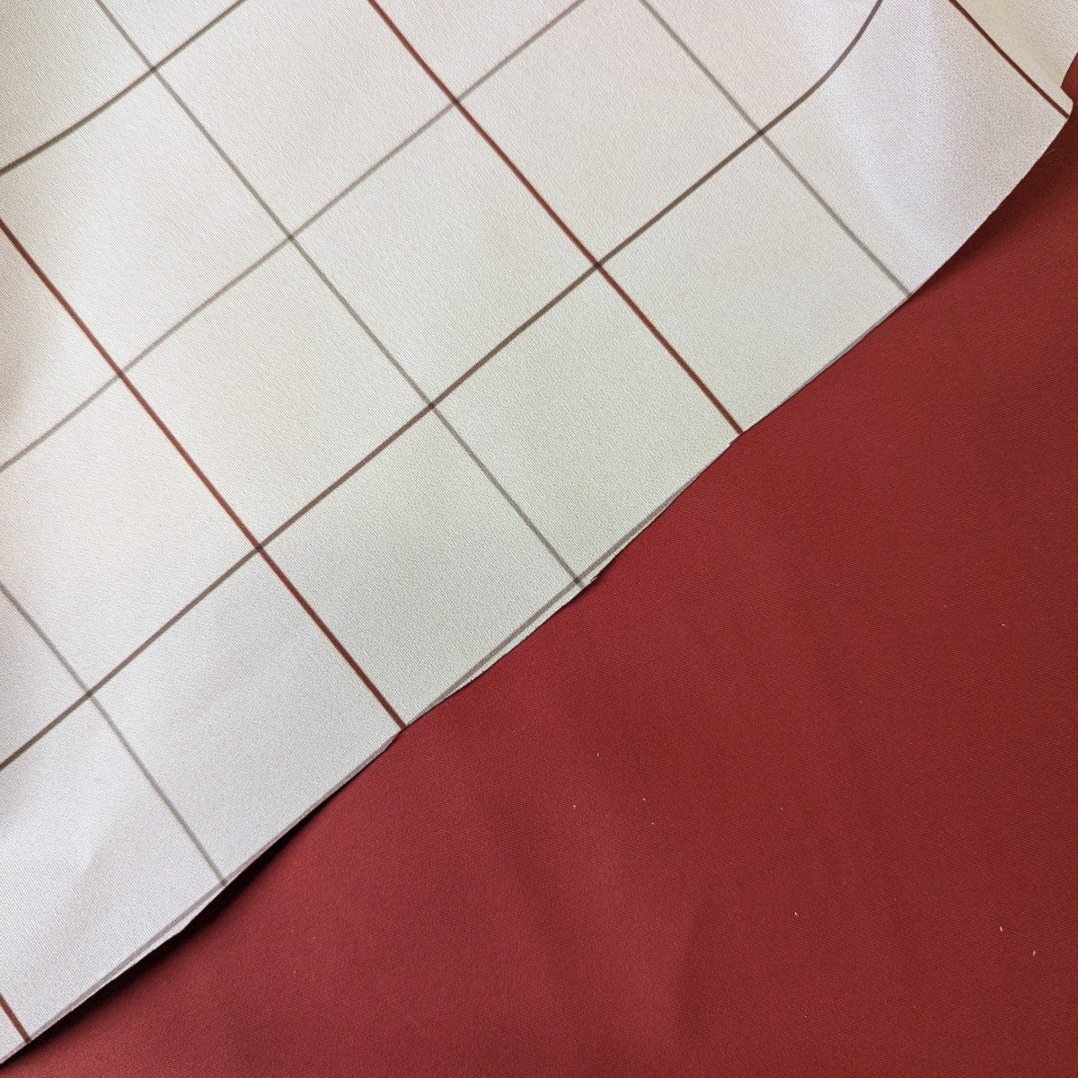 Polyester, Webware, Chili Oil · 200×150 cm