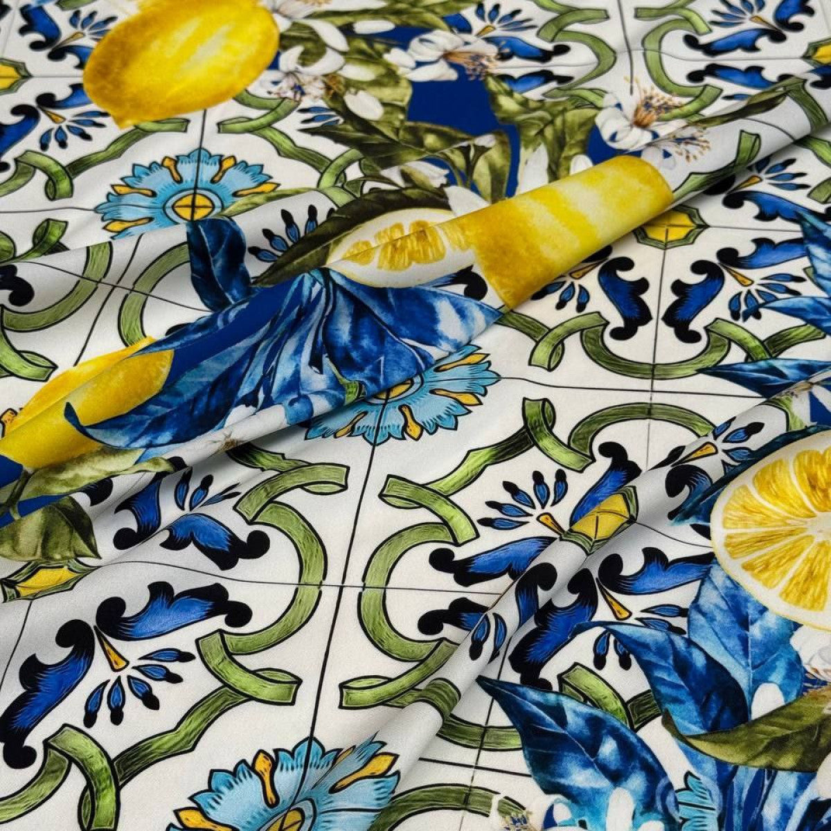 Meterware · Crêpe de Chine, Seide, Majolka, Zitronen · 140 cm 70g/m2