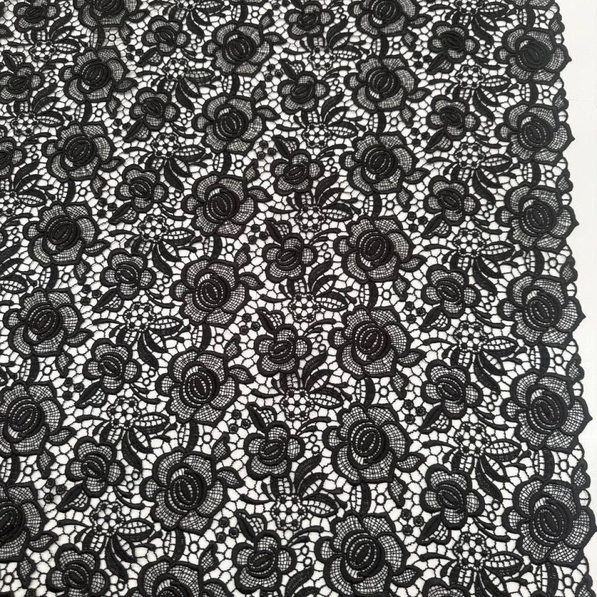 Spitze Polyamid schwarz BLumenmuster D&G 86 cm 290g/m2