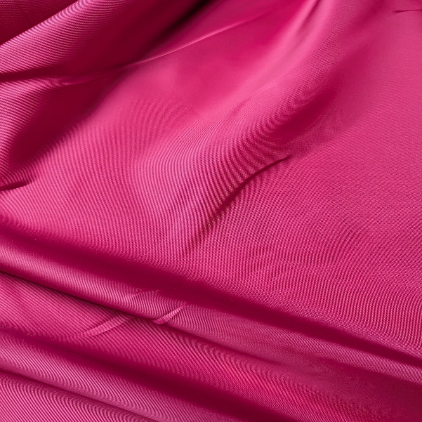 Meterware · Futterstoff, Viskose, Pantone Fuchsia · 140 cm · 80 g/m²