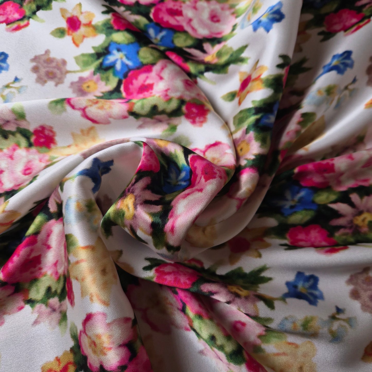 Meterware · Seide · Blumen · Pantone Cloud Dancer · 140 cm · 120 g/m²