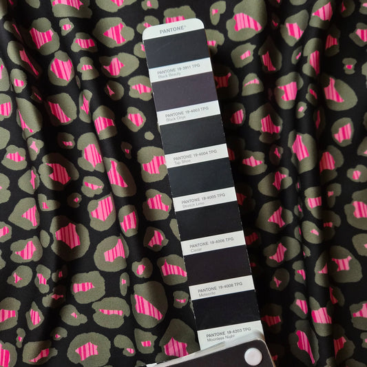 Punto Milano · Polyester · Animal · Pantone Moonless Night · 140 cm · 190g/m2 Meterware