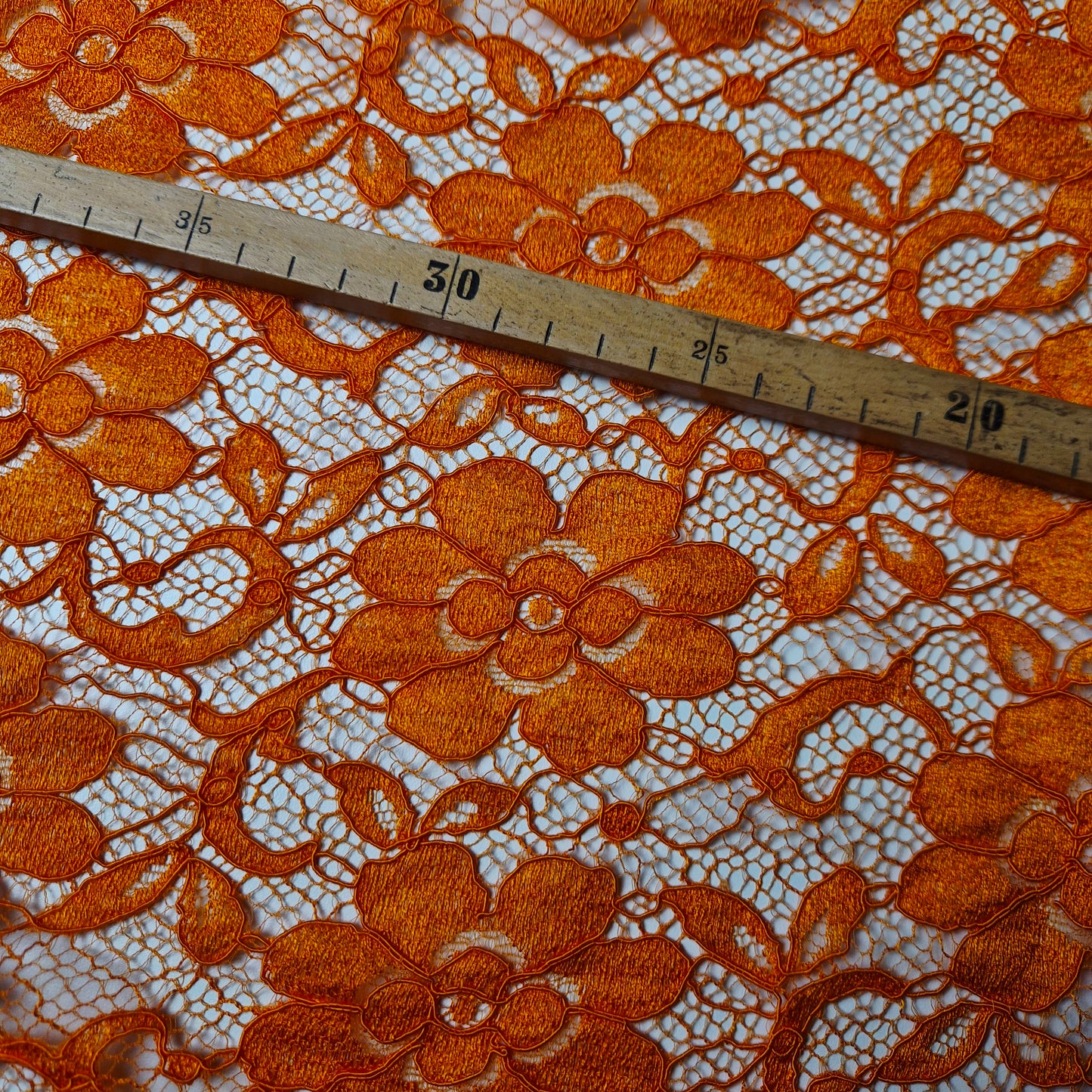 Spitze · Polyester · Floral · Pantone Turmeric · 140 cm · Meterware