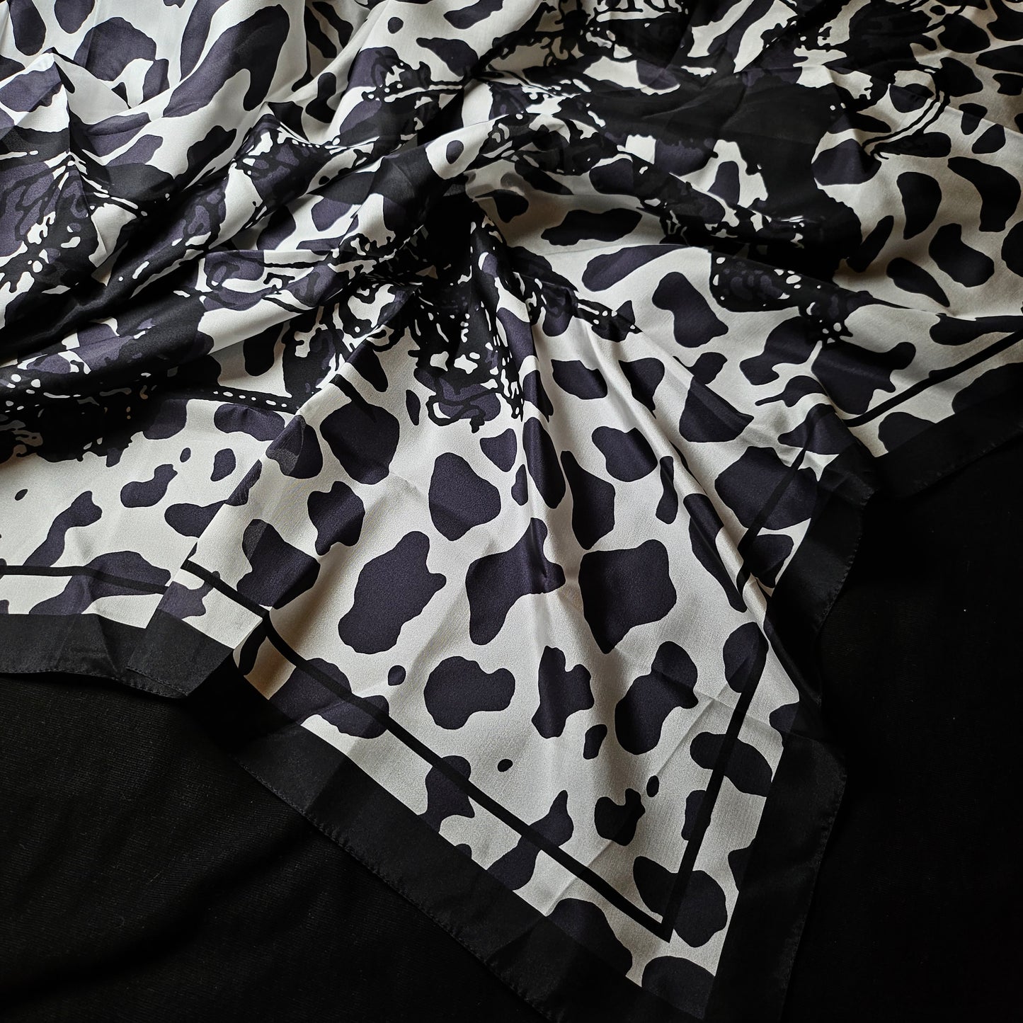 Black Onyx · 135×130 cm