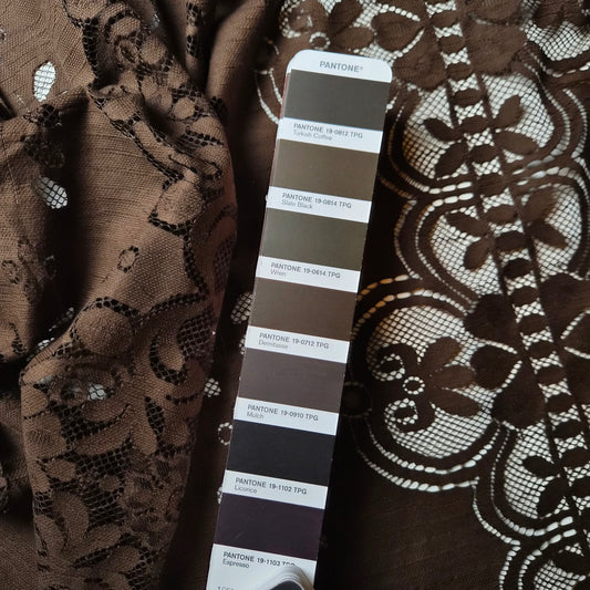 Jacquard, Pantone Demitasse, Spitze · 180×140 cm