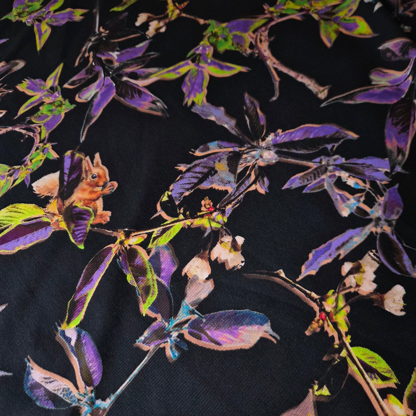 Feinripp · Baumwolle, Elasthan · Tiermuster · Schwarz und Lilatöne · 120 cm · 170 g/m² · Meterware