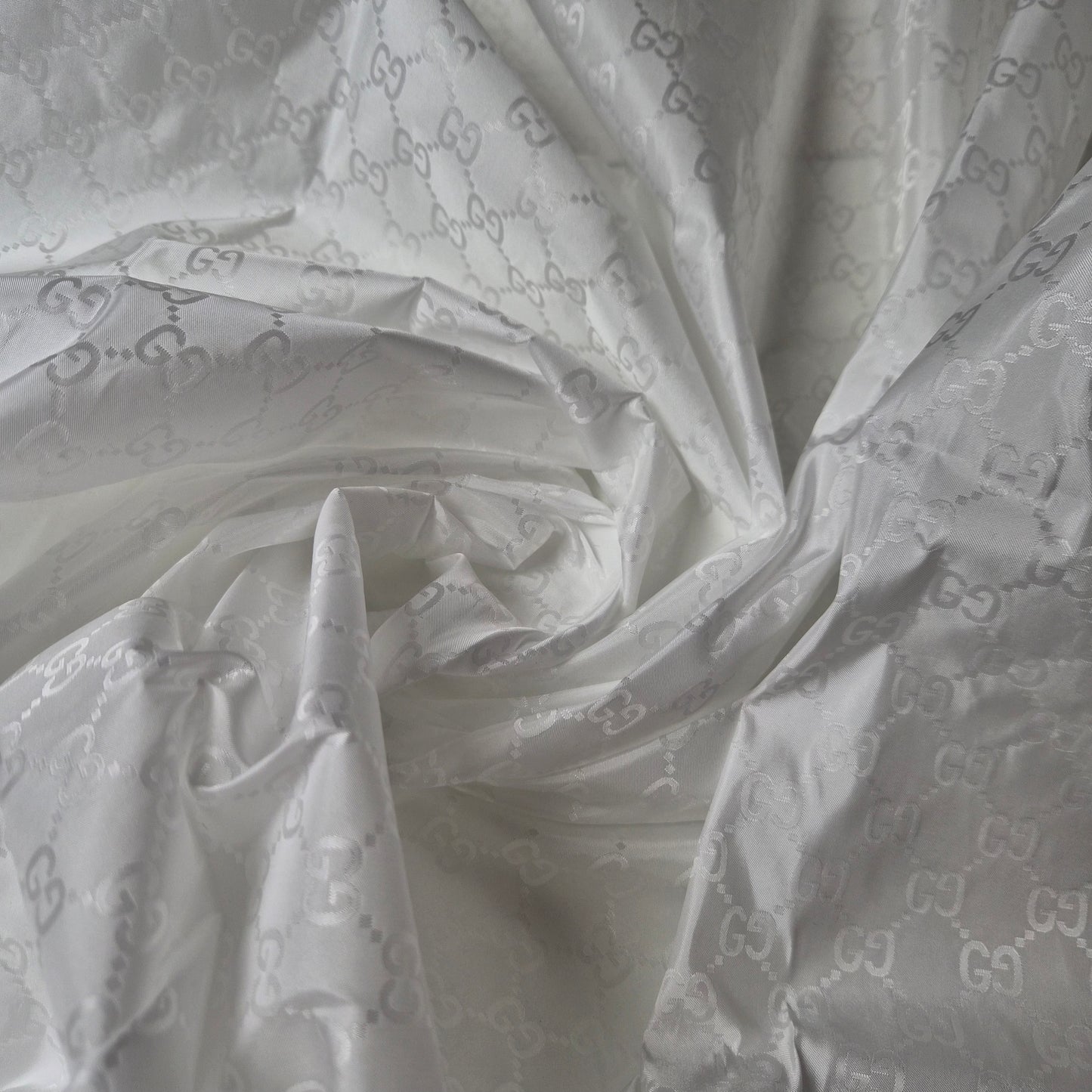 Kunstfaserwebware, Pantone Lucent White · 240×145 cm