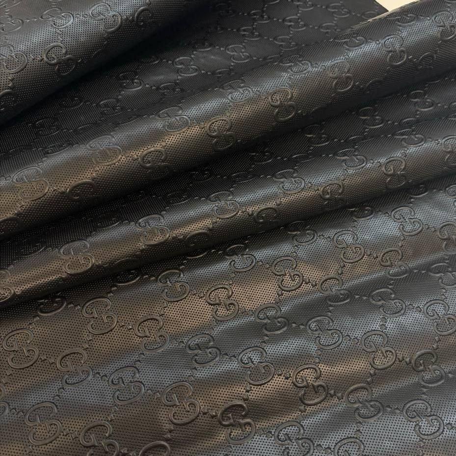 Einzelstück · Rindsleder · Geprägt & beschichtet · Leder · Logo · Schwarz · 25×130 cm