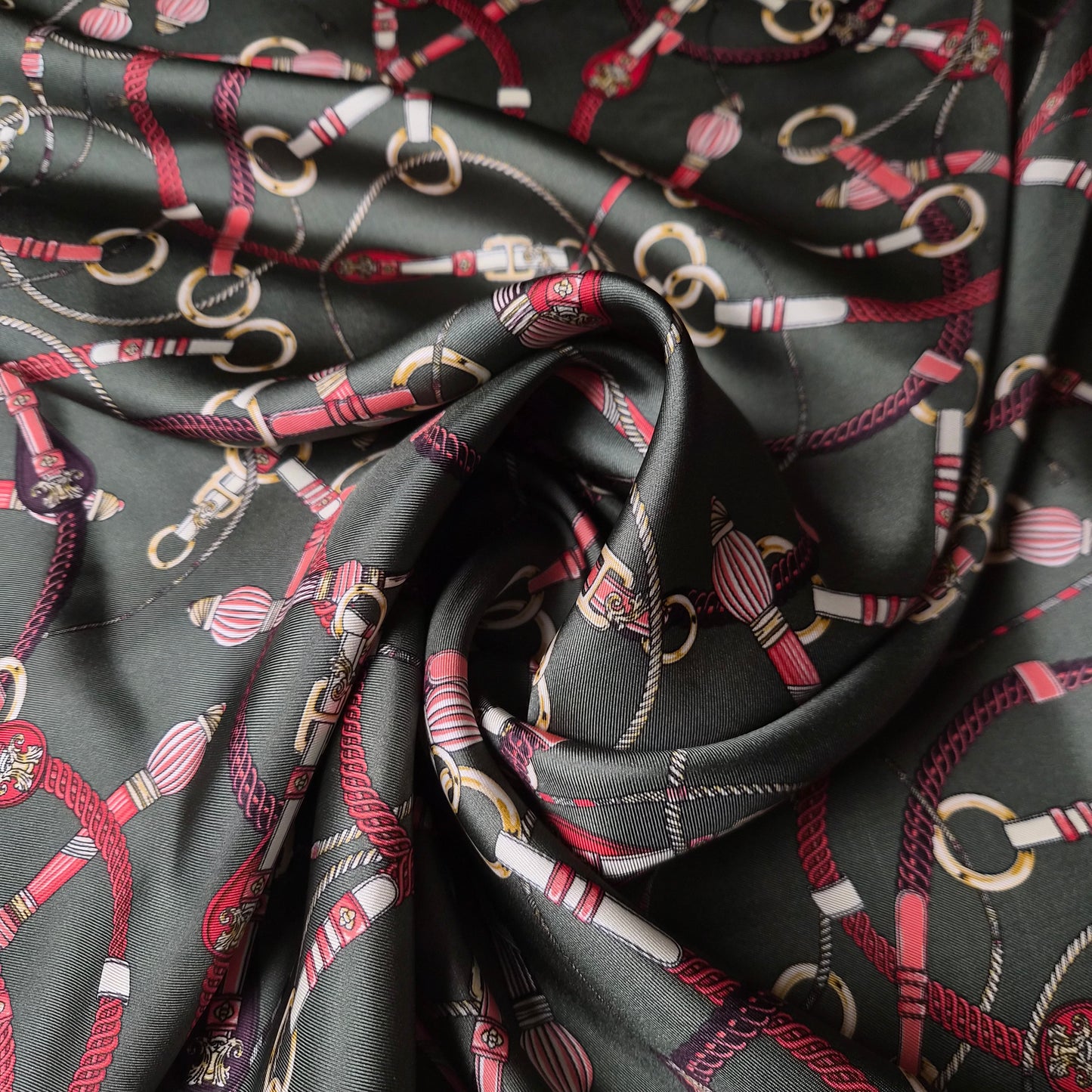 Satin · Viskose · Horsebit · Farbe: Grün- und Brauntöne · 140 cm · 100 g/m² · Meterware