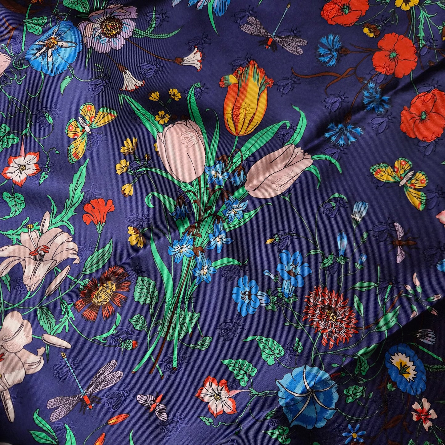 Schalpanel · Twill · mit eingewebten Bienen · Seide · Gardenprint · Mazarine Blue · 90 cm × 90 cm