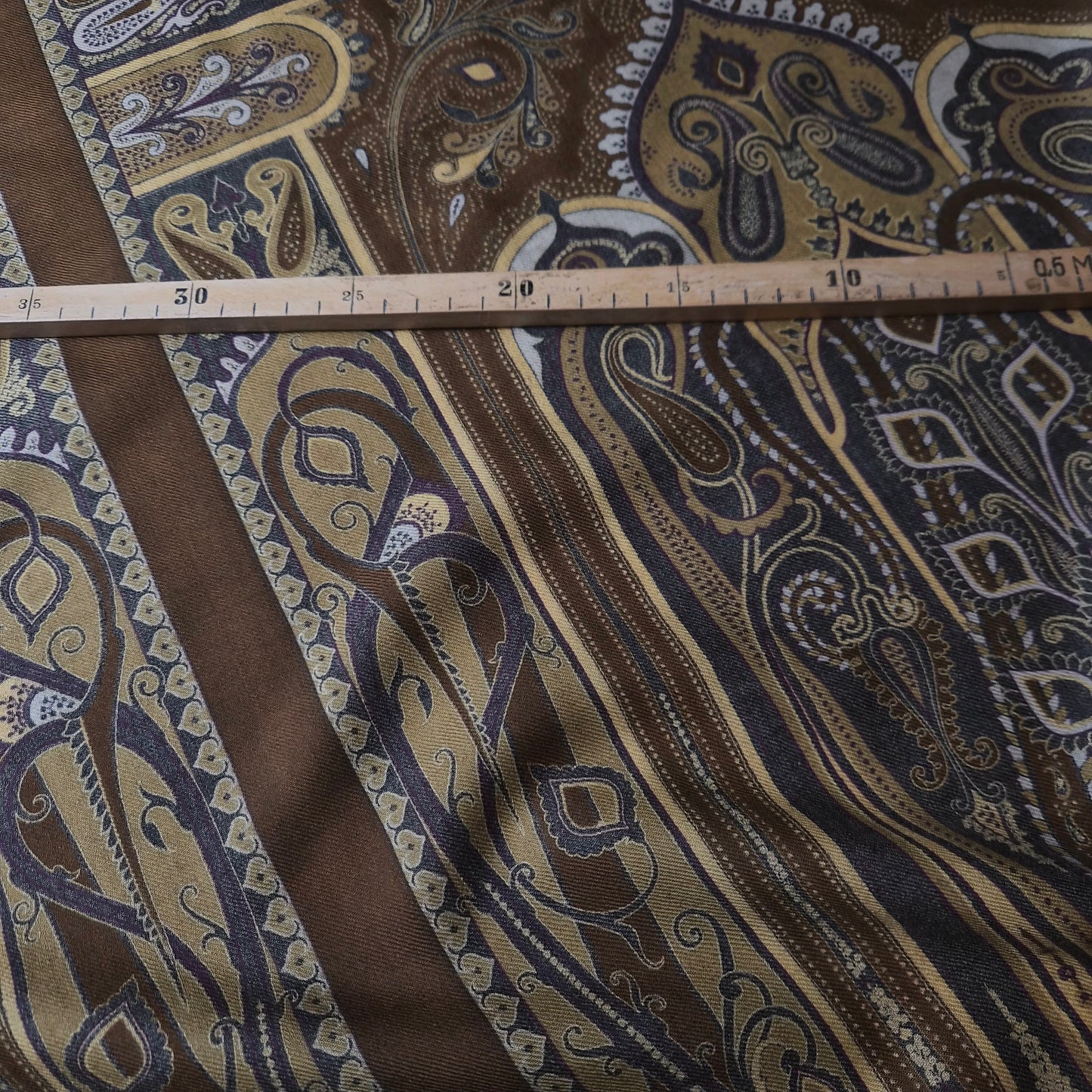Panel · Schalpanel · Wolle, Seide · Paisley · Pantone Rawhide · ca. 40×140 cm