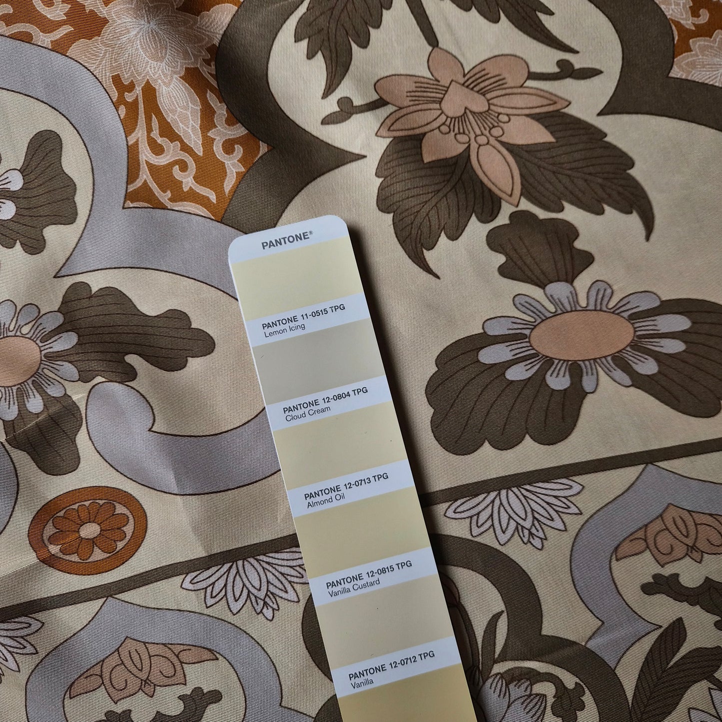 Meterware · Baumwolle, Seide · Pantone Cloud Cream · 140 cm · 110 g/m²