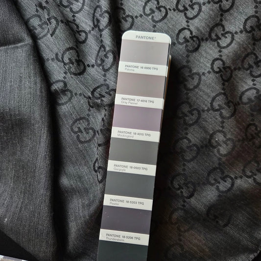 Schal, Wolle, Seide, Webware, Pantone Pewter · 70×200 cm