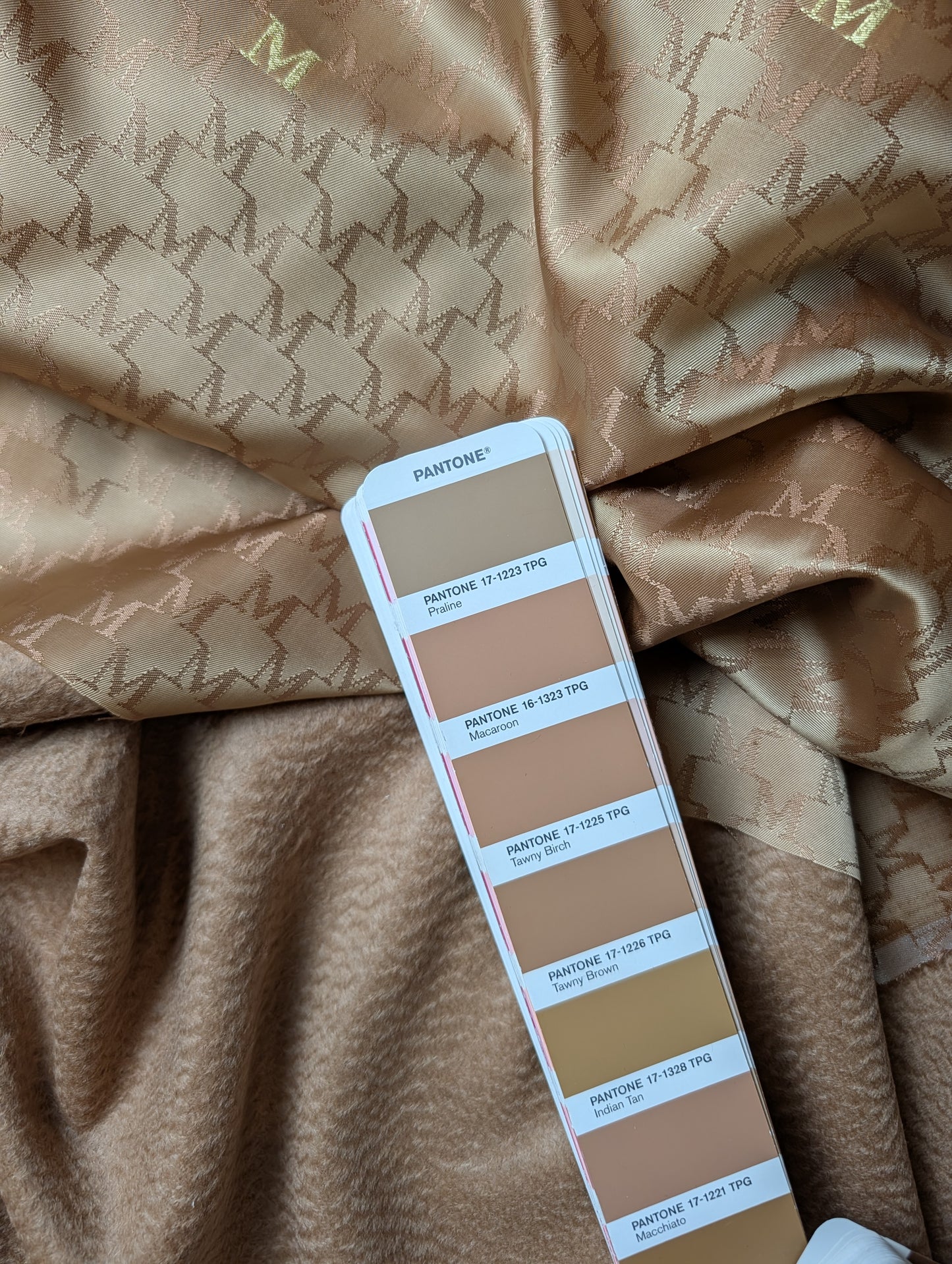 Kombipaket · Mantelstoff · Cloud-Behandlung · Kaschmir · Pantone Praline · Stoff 300×150 cm + Viskosefutter 250×150 cm