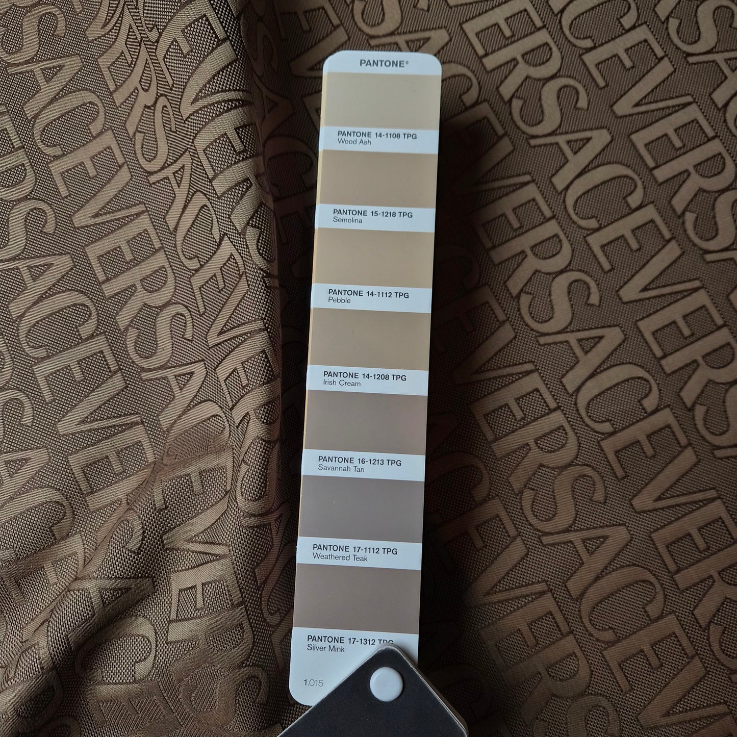 Jacquard · Polyester · Logo · Braun- und Beigetöne · 155 cm · 300 g/m² · Meterware