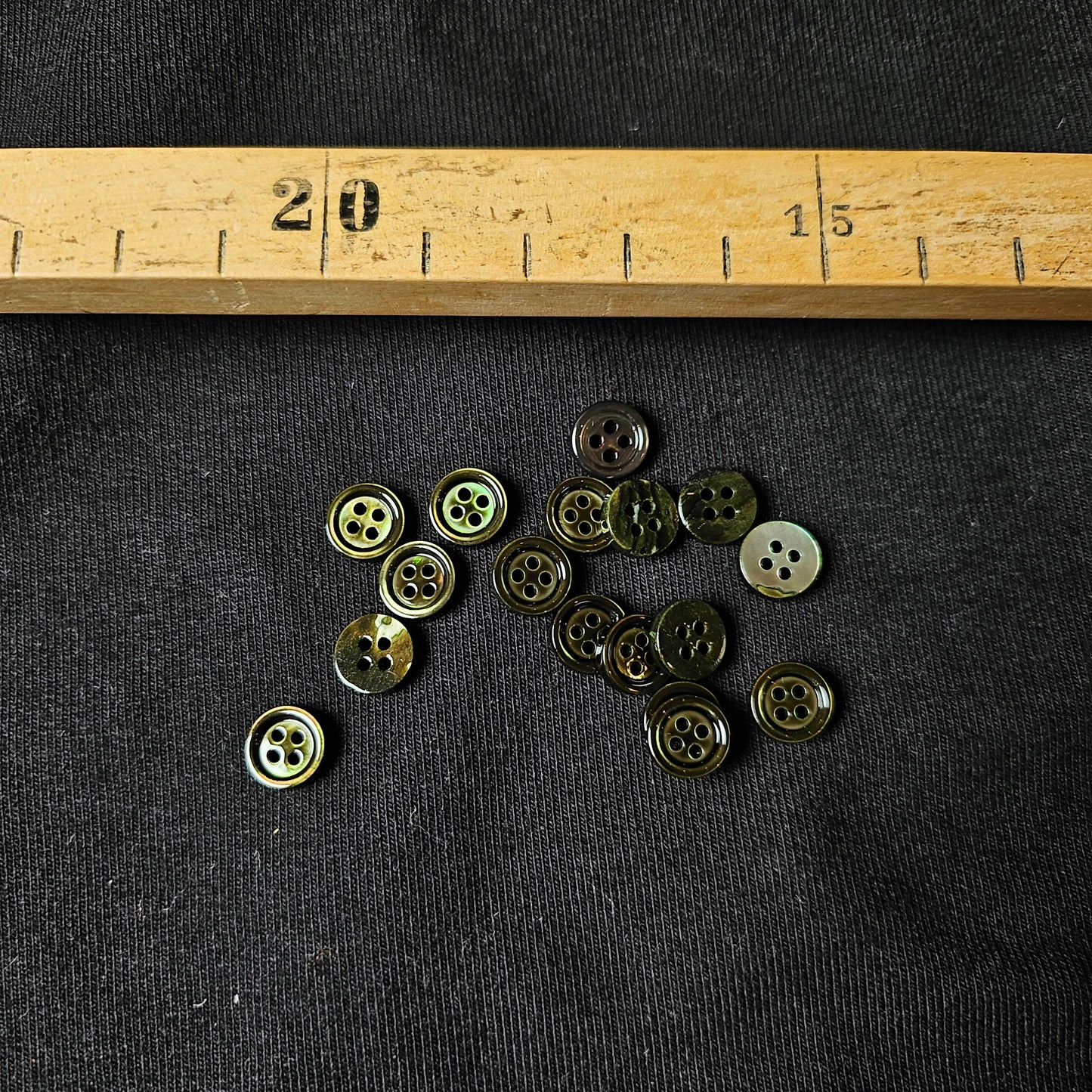 Knopf · 1 cm