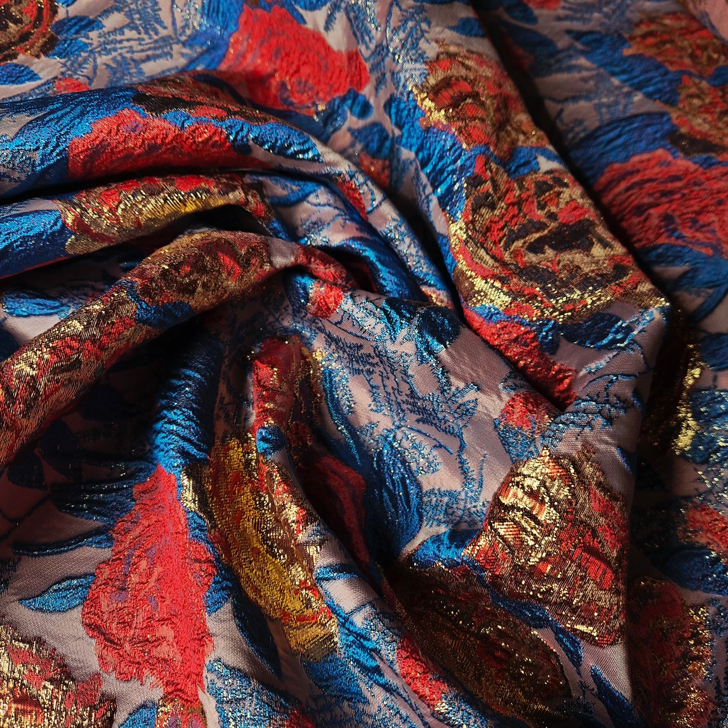 Jacquard · Seide, Polyester · Blumenmuster · Farbe: blau und rot · 145 cm · 130 g/m² · Meterware