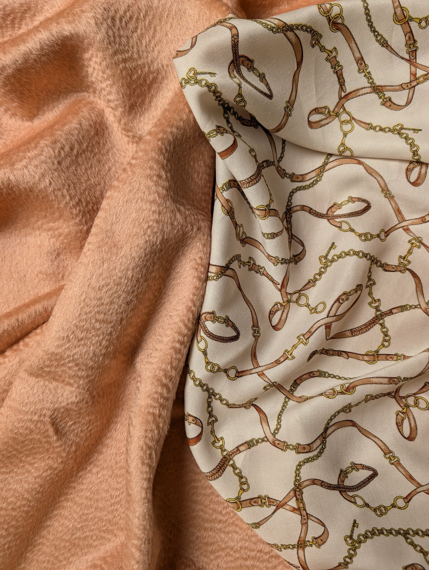 Kombipaket · Mantelstoff · Kaschmir · Pantone Almond Cream · Stoff 300×150 cm + Viskosefutter 250×150 cm · 710 g/m²
