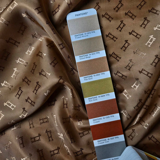 Meterware · Futterstoff · Viskose · Logo · Pantone Pale Gold · 145 cm · 90 g/m²