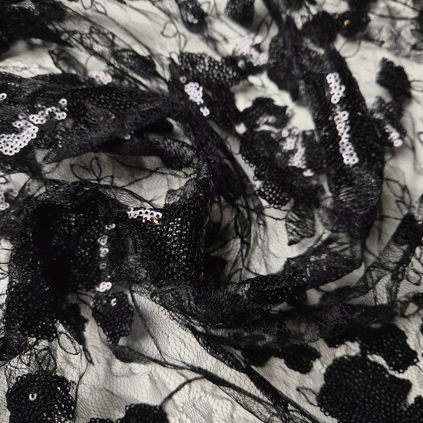 Einzelstück · Tüll · Mit Pailletten · Polyester · Floral · Schwarz · 110×160 cm