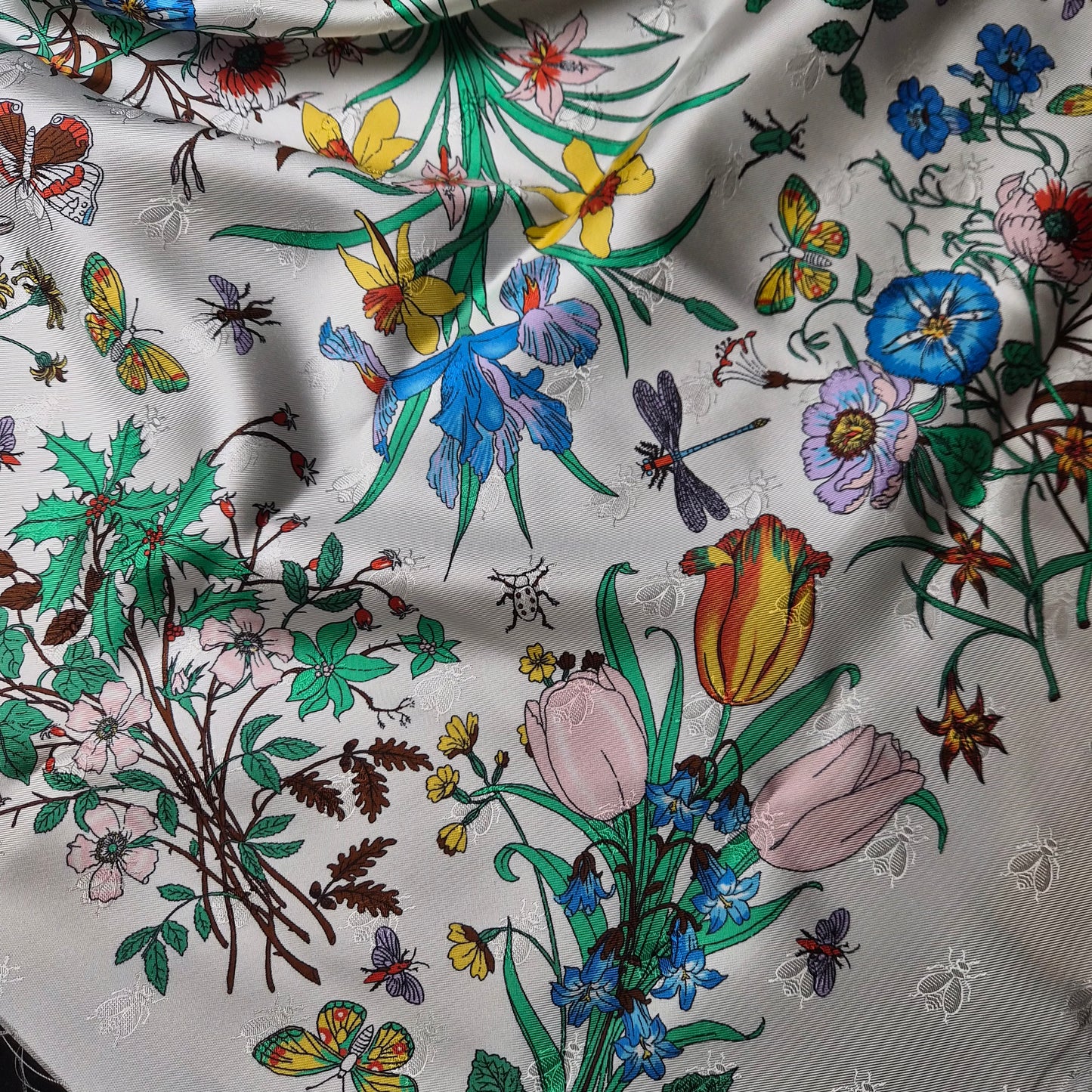 Schalpanel · Twill · mit eingewebten Bienen · Seide · Gardenprint · Farbtöne · 90 cm × 90 cm