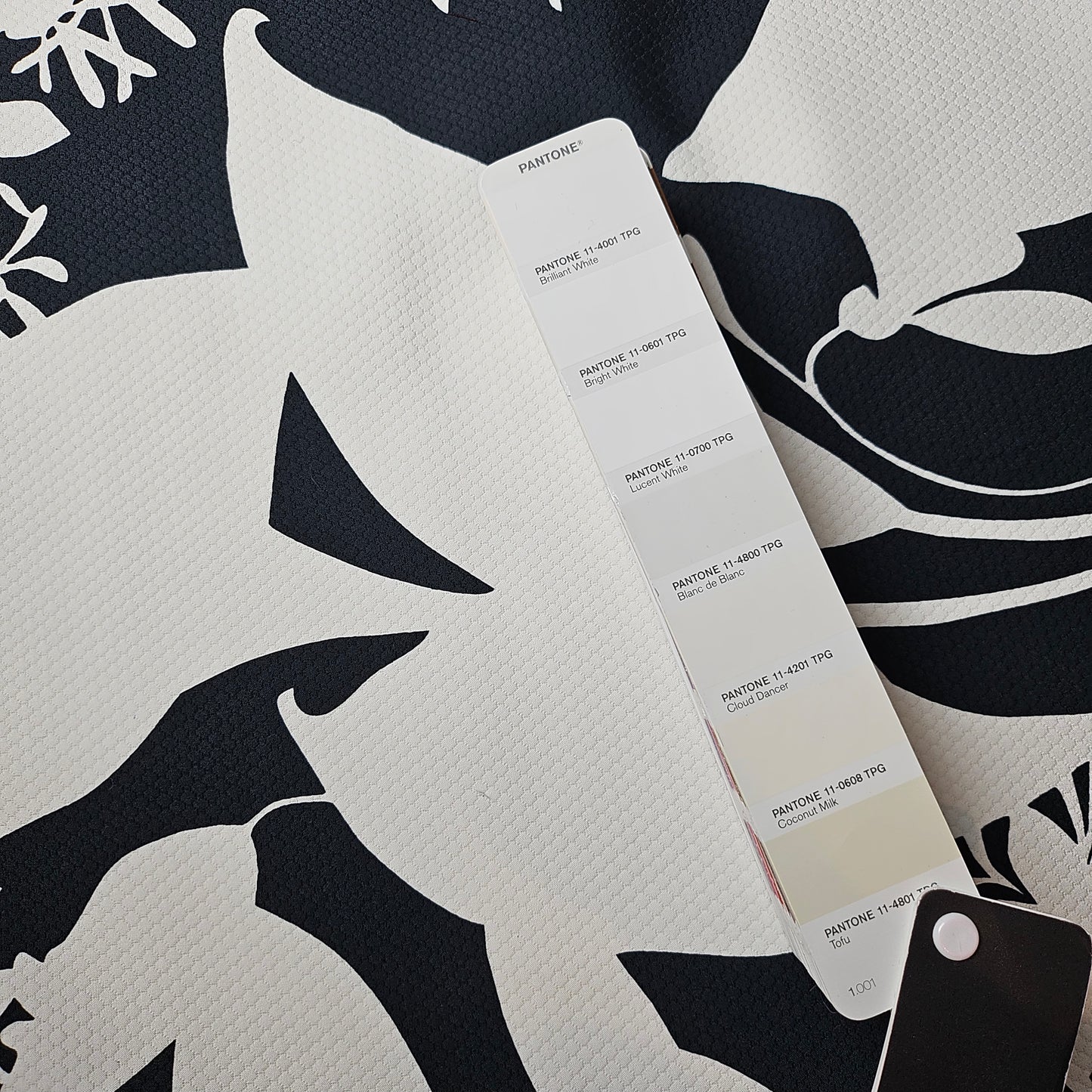 Wabenwebung, Baumwolle Pantone Brilliant White XXL Blumenmuster 140cm breit M6X6X14 260g/m²