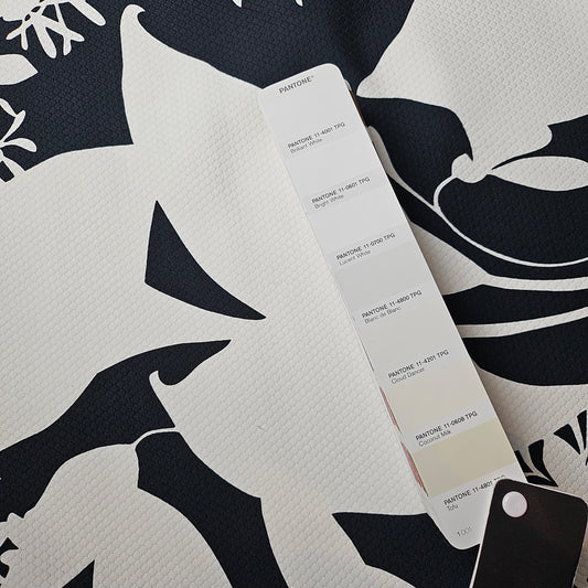 Jackenstoff · Mit Wabenwebung · Baumwolle · Floral · Schwarz unf weißtöne · 140 cm · 260 g/m² · Meterware