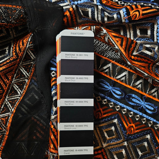 Tüll bestickt · bestickt · Baumwolle, Polyester · Abstrakt · Farbe: Blau- und Orangetöne · 130 cm · 230 g/m² · Meterware