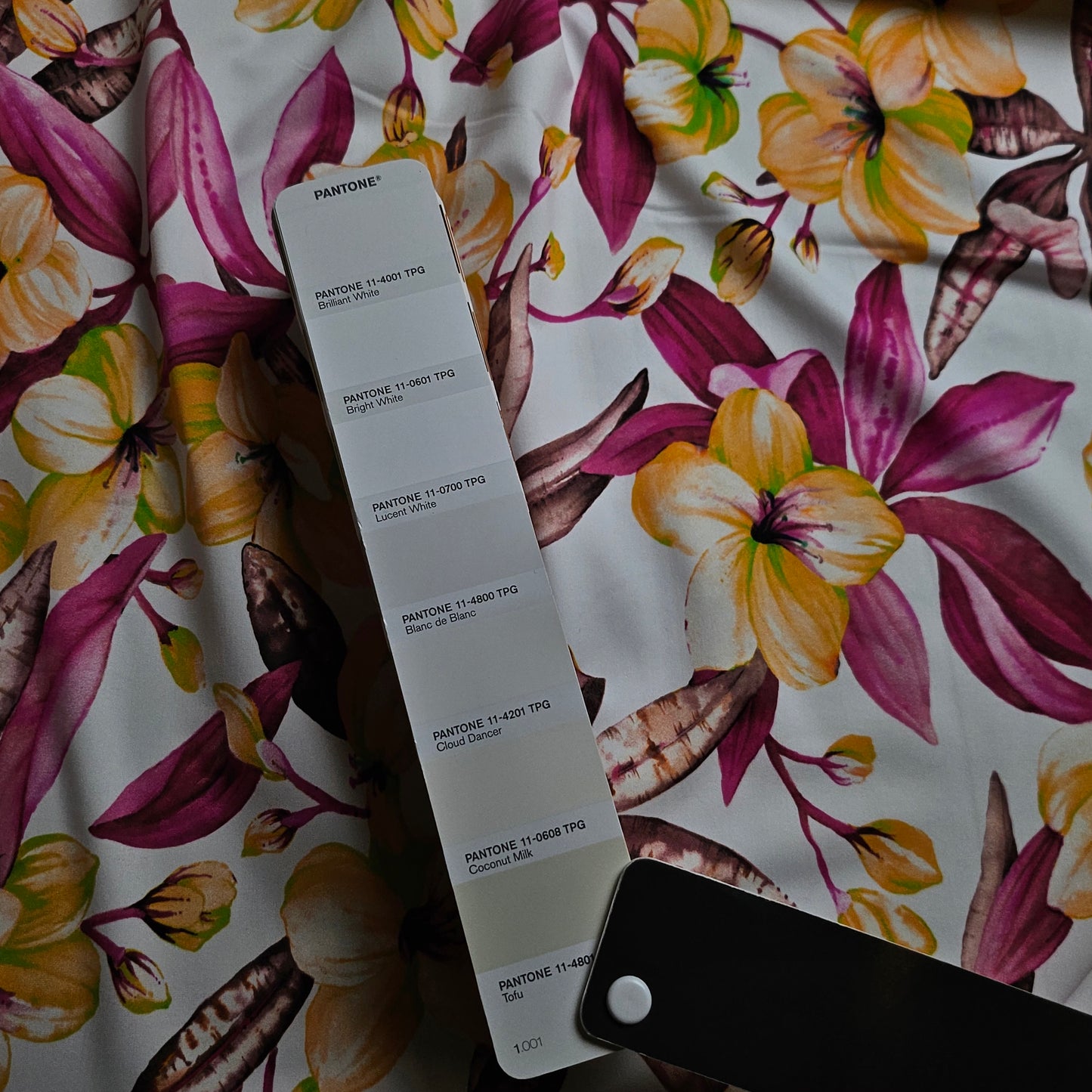 Lycra / Stretch, Pantone Bright White · 130 cm