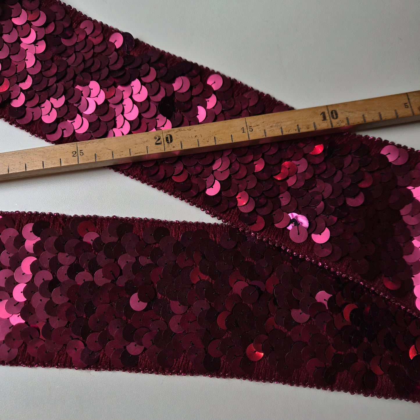 Band, Pailetten, Gummiband, Pantone Rhubarb, Pailetten · 8,5 cm