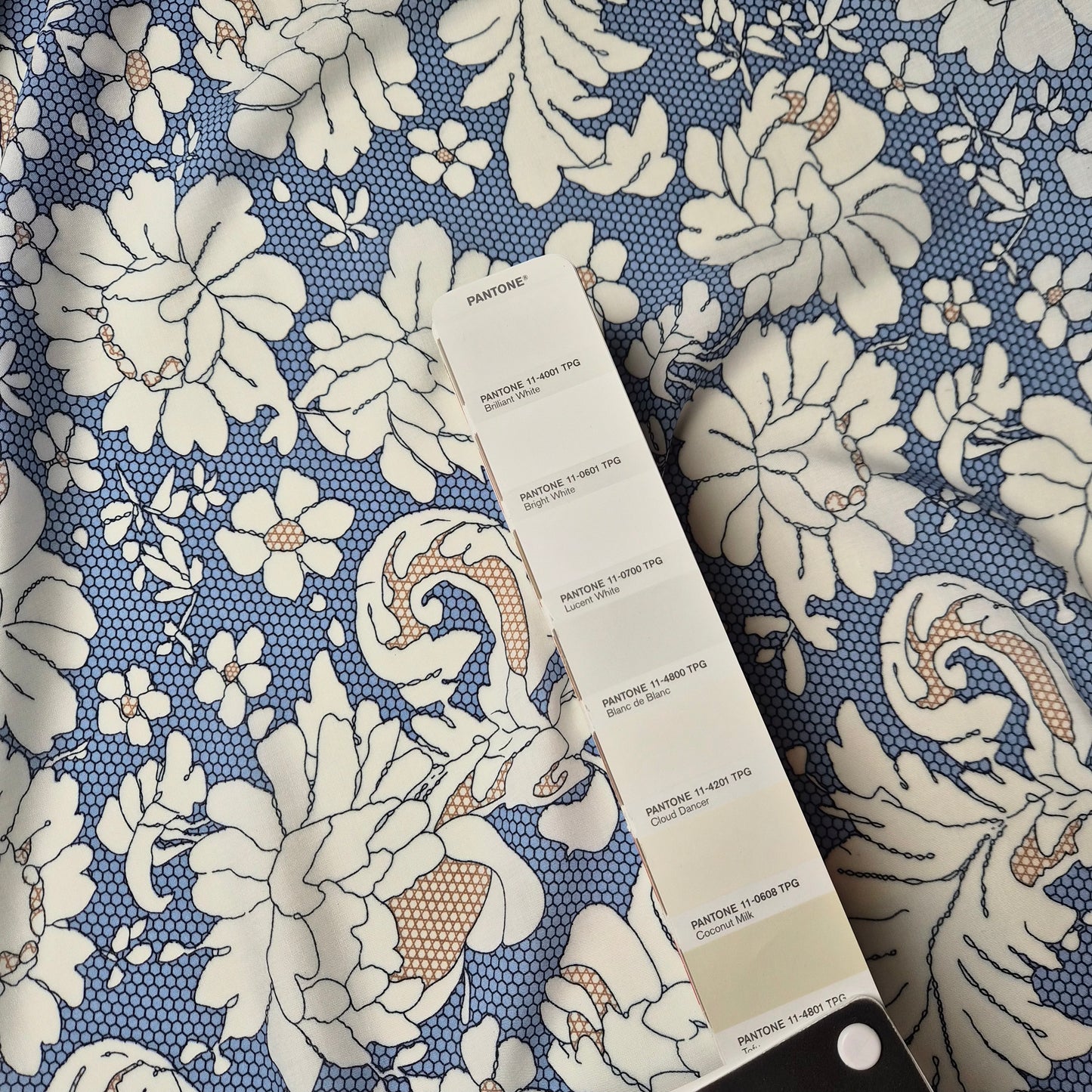 Meterware · Poplin, Viskose, Pantone Lucent White ideal · 150 cm 90g/m2
