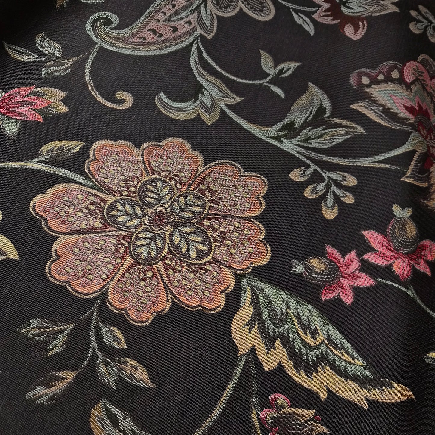 Meterware · Jacquard · Baumwolle, Polyester · Floral · Pantone Mulch · 150 cm · 410 g/m²