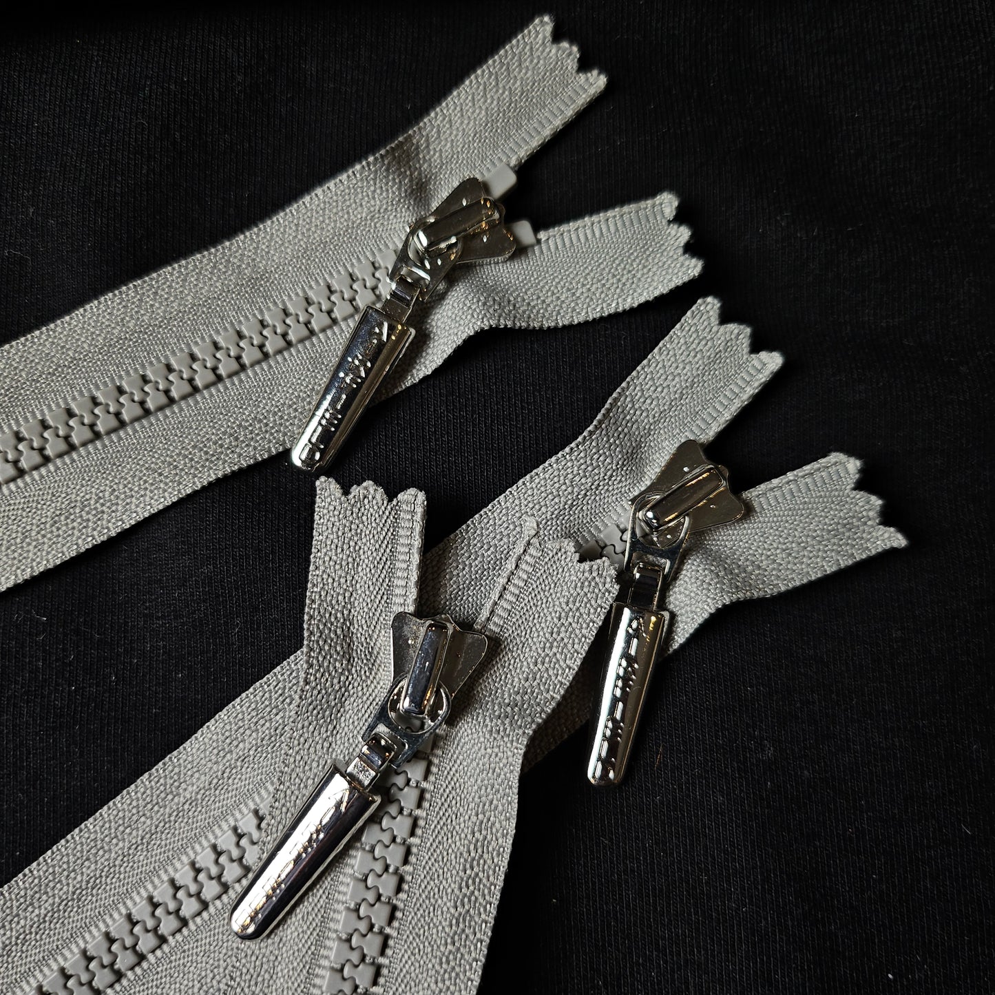 Reißverschluss, hellgrau · 11 cm