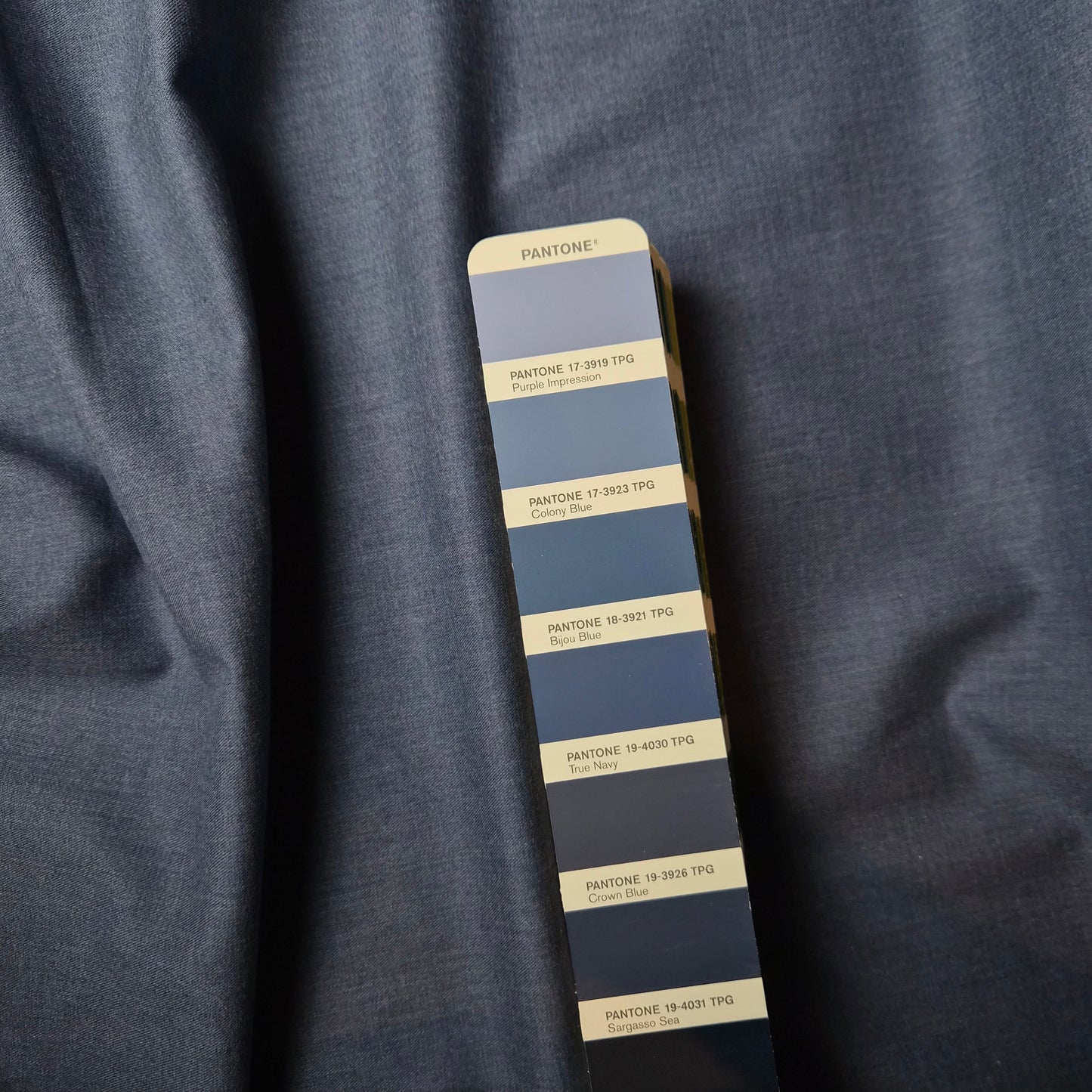 Meterware · Hemdenstoff · Baumwolle · Uni · Pantone Colony Blue · 150 cm · 120 g/m²