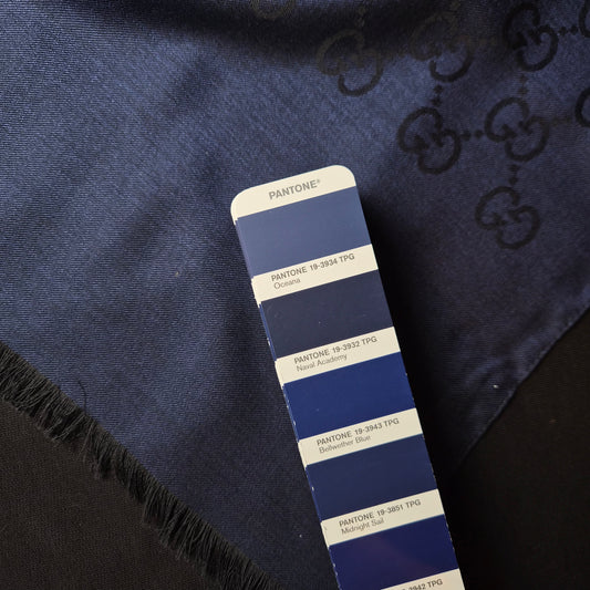 Schal, Wolle, Seide, Webware, Pantone Oceana · 70×200 cm