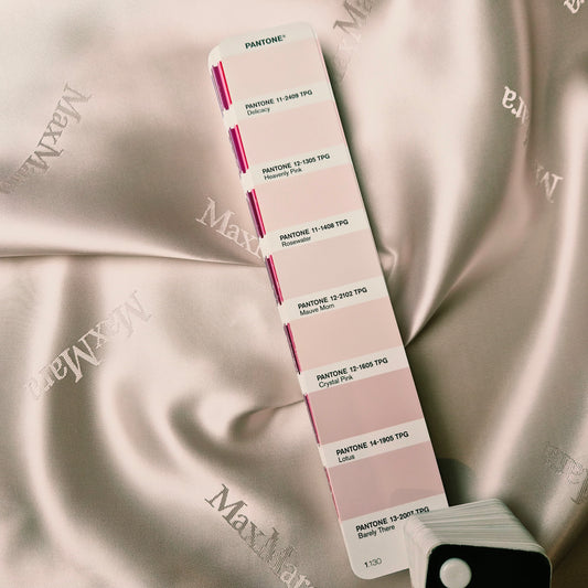 Futter · Viskose · Logo · Pantone Mauve Morn · 145 cm · 100 g/m² · Meterware