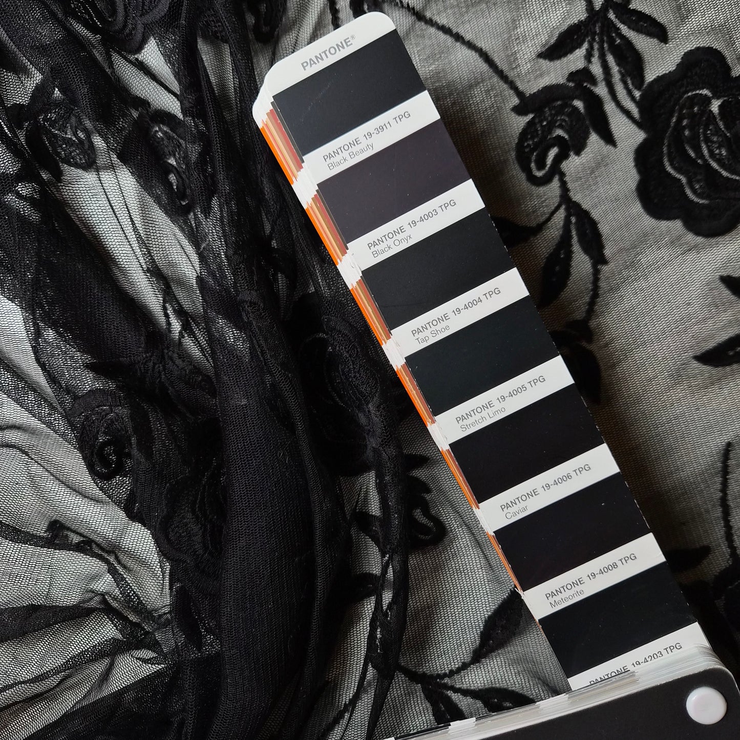 Seide, Caviar · 120 cm