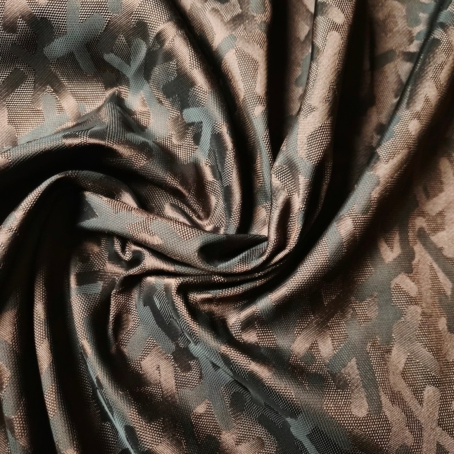 Jacquard · Polyester · Abstrakt · Pantone Brunette · 145 cm · 140 g/m² · Meterware