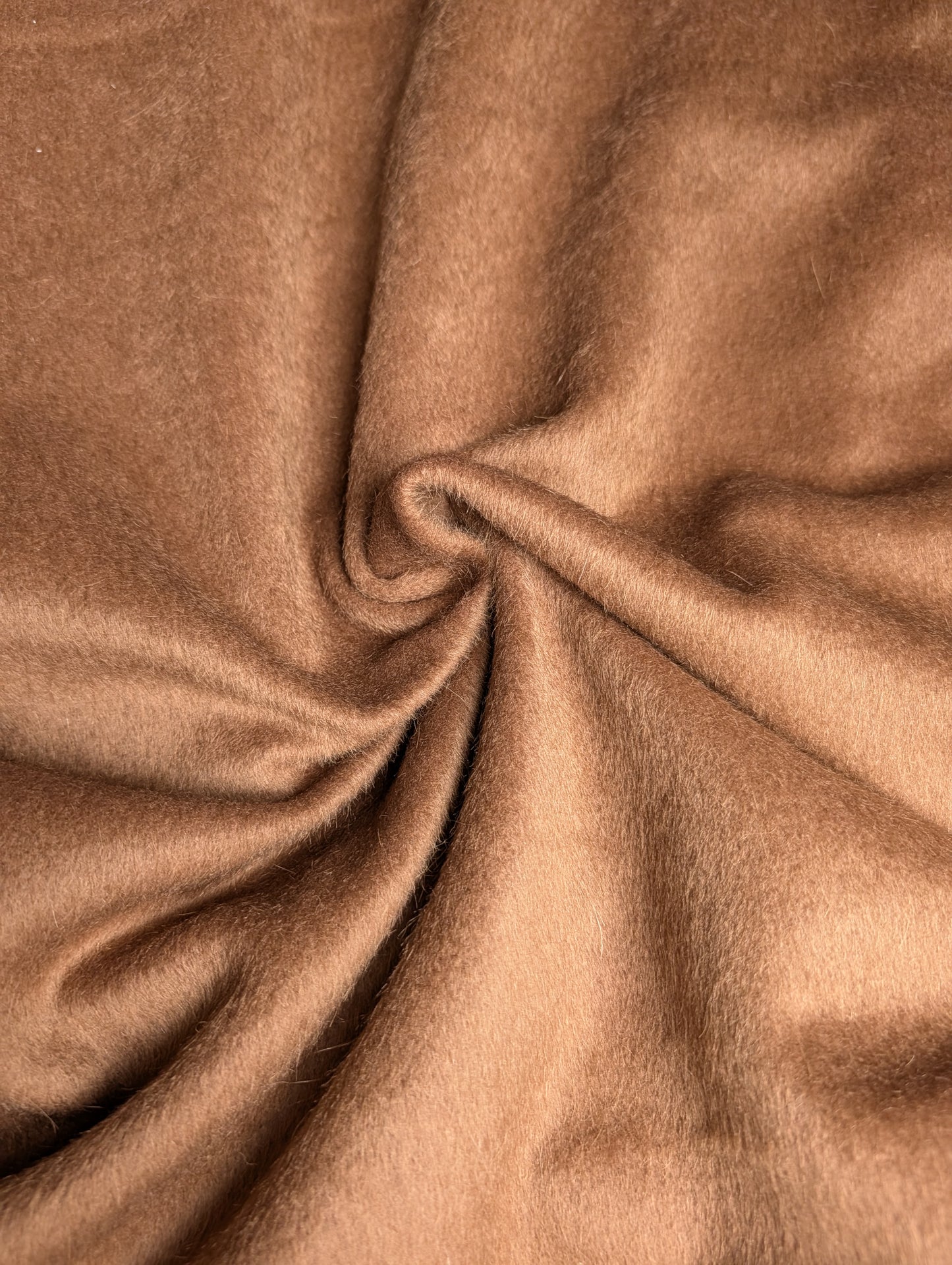 Einzelstück · Mantelstoff · Fuzzy · Wolle, Kaschmir, Polyester · Pantone Cinnamon Swirl · 310×150 cm