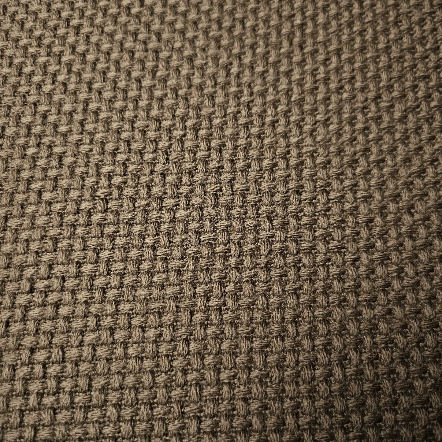 Mantelstoff · Grobe Webung · Wolle · Uni · Pantone Morel · 160 cm · 340 g/m² · Meterware