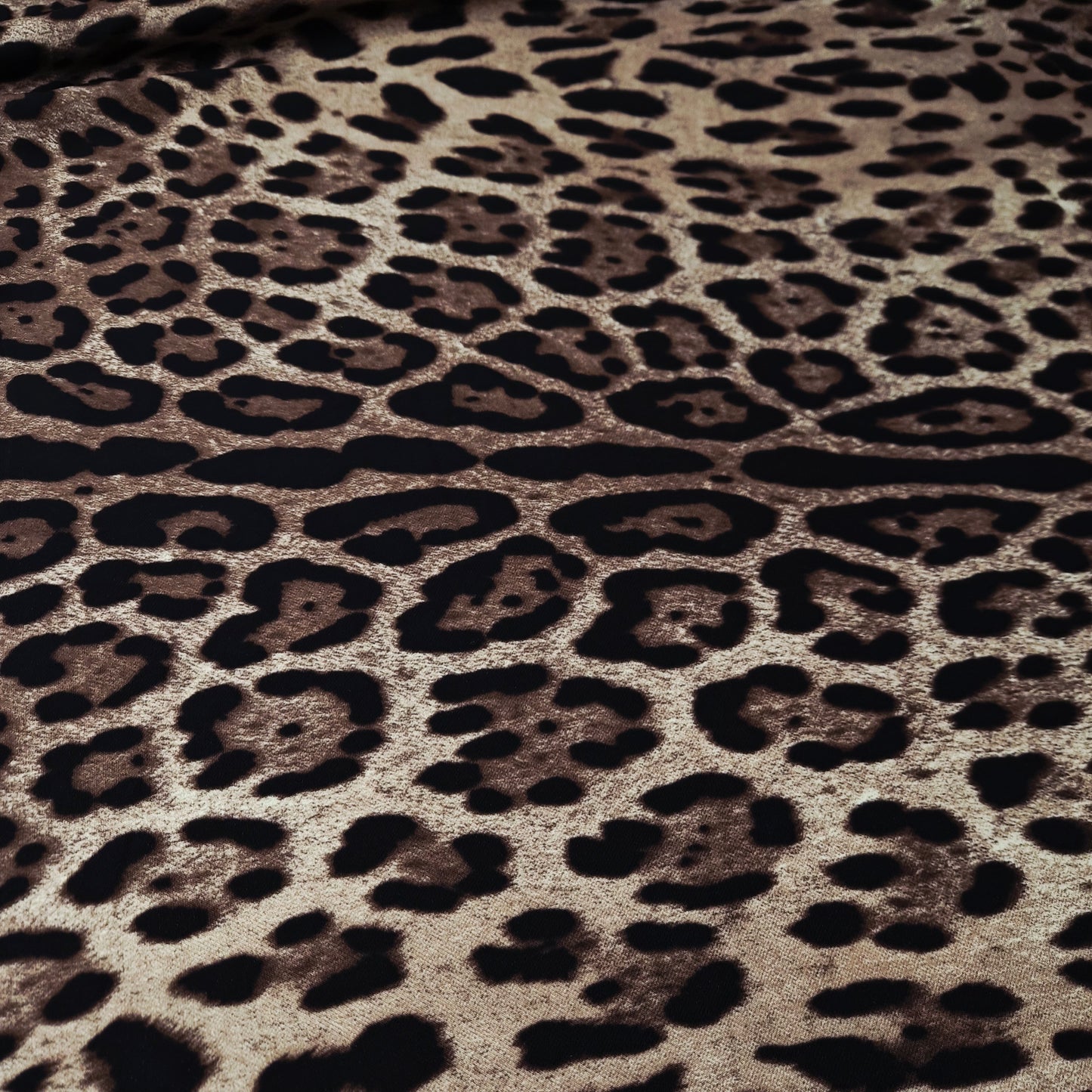 Crepe Cady · Viskose, Elasthan · Leo · Braun und Beigtöne · 140 cm · 220 g/m² · Meterware