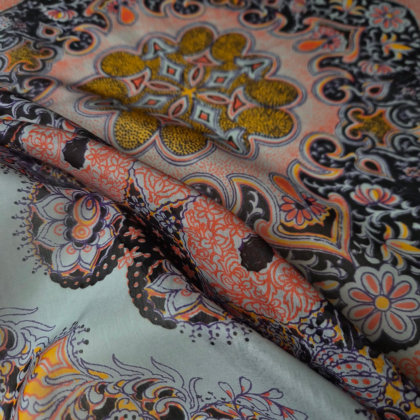 Chiffon · Seide, Viskose · Paisley · Grau und Neontöne · 145 cm × 95 cm · Panel
