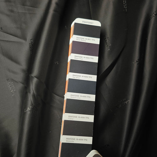 Viskose, Webware, Futterstoff, Pantone Black Beauty · 145 cm