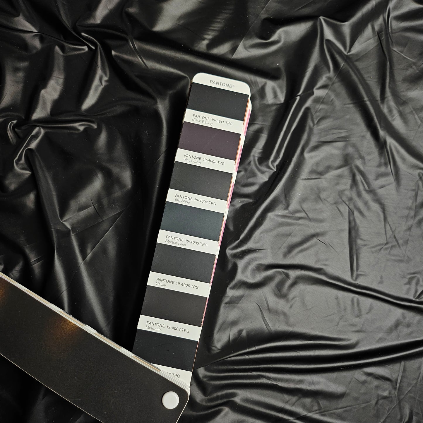 Fallschirmseide · Wasserabweisend · Polyester · Uni · Pantone Tap Shoe · 150 cm · 50 g/m² · Meterware