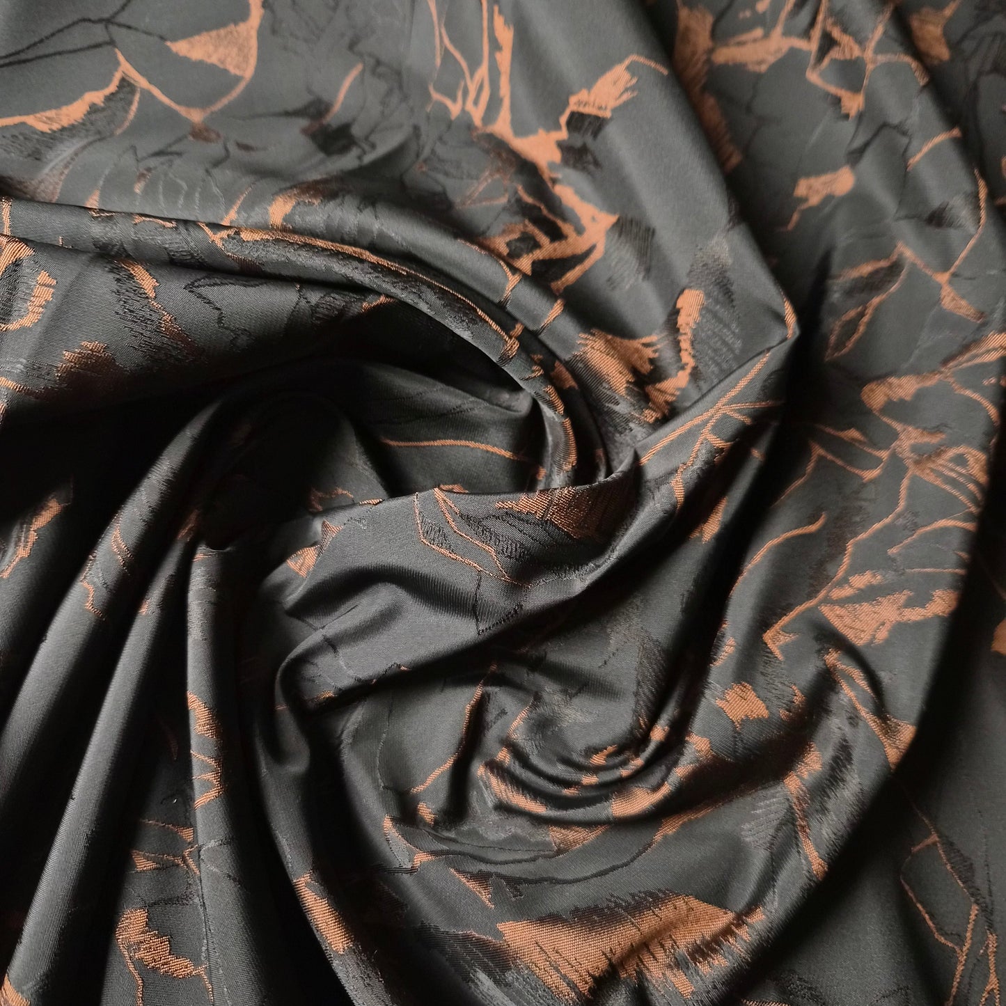 Jacquard · Polyester · Abstrakt · Pantone Meteorite · 145 cm · 140 g/m² · Meterware