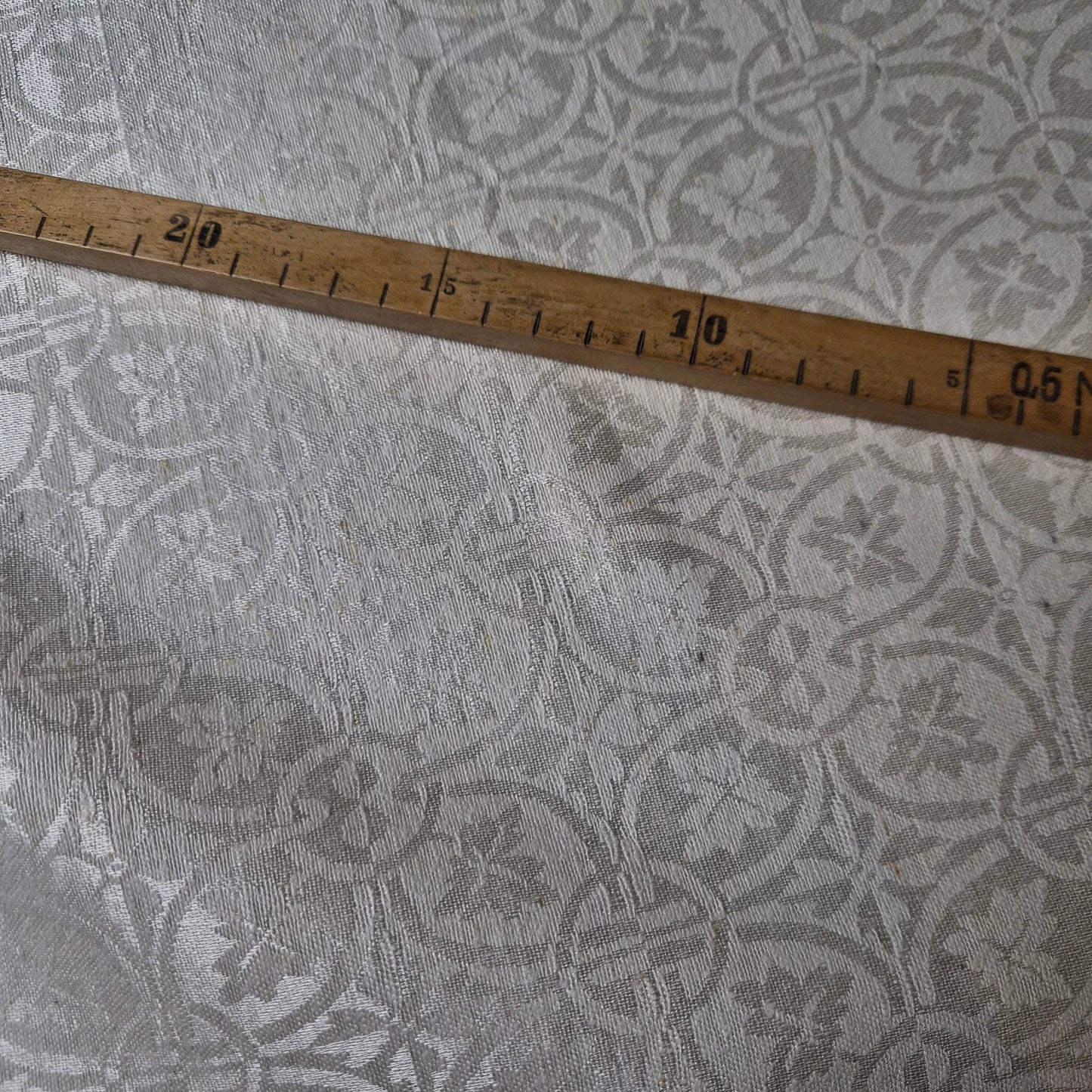 Jacquard · Seide · Ornament · Pantone Star White · 120 cm · 110 g/m² · Meterware