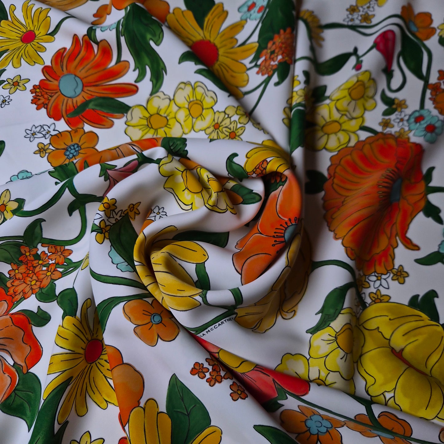 Crêpe · Viskose · Floral · Weiß und Orangetöne · 140 cm · 110 g/m² · Meterware