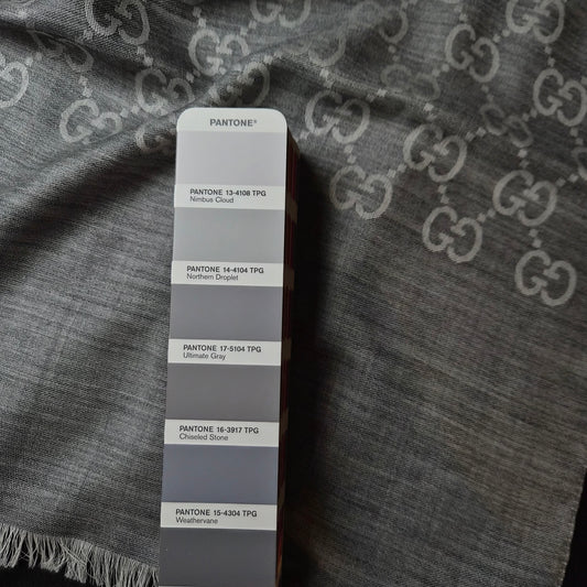 Schal, Wolle, Seide, Webware, Pantone Ultimative Gray · 70×200 cm