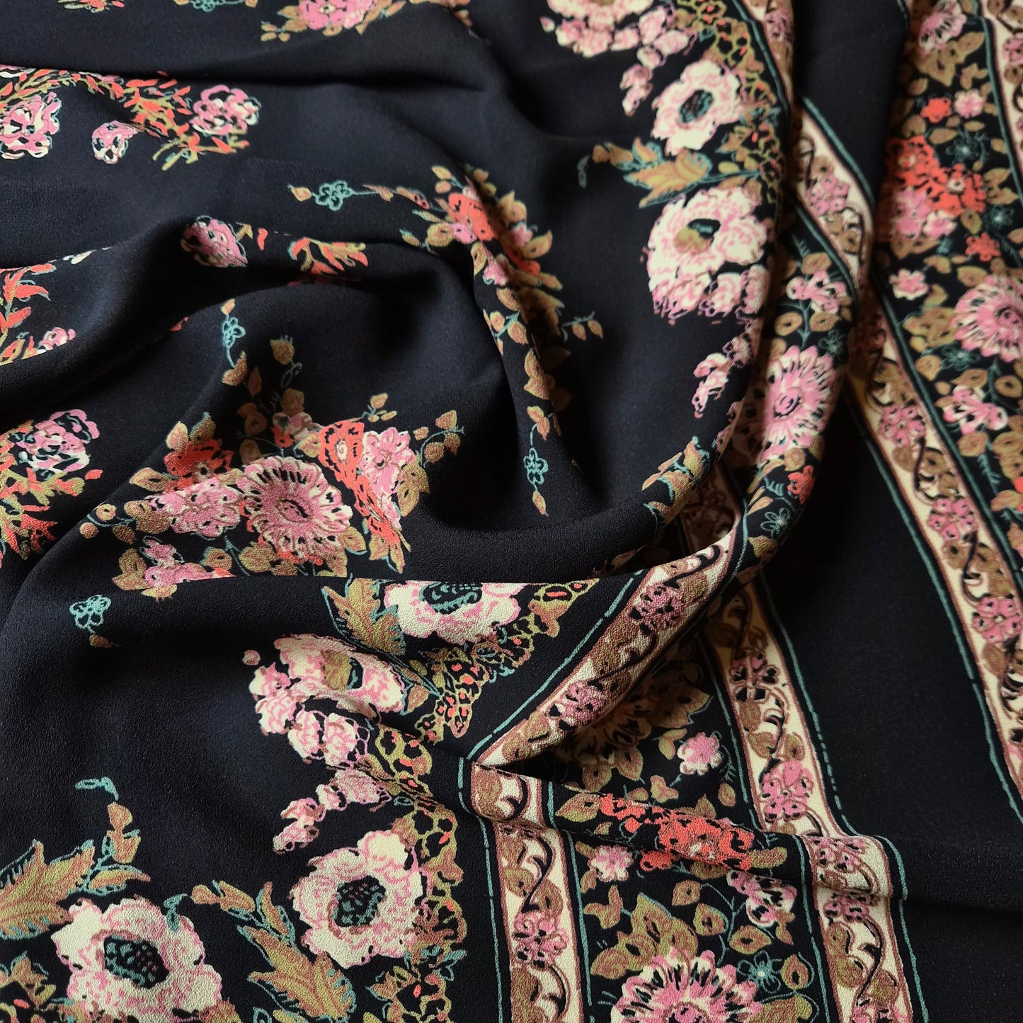 Panel · Crêpe · Viskose · Floral · Pantone Dark Sapphire · 100×130 cm
